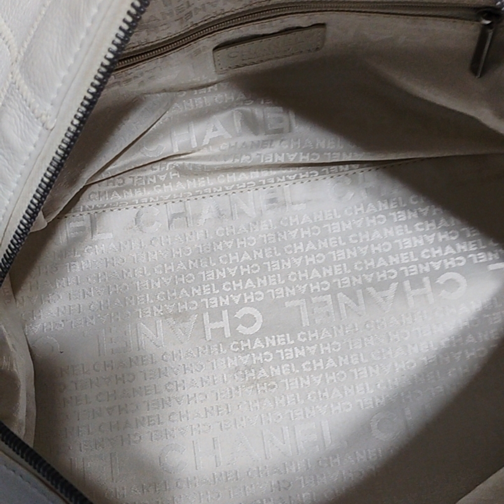 Auth Chanel Choco Bar Coco Mark Lux Square Stitch White Boston Bowler Handbag - Picture 9 of 13